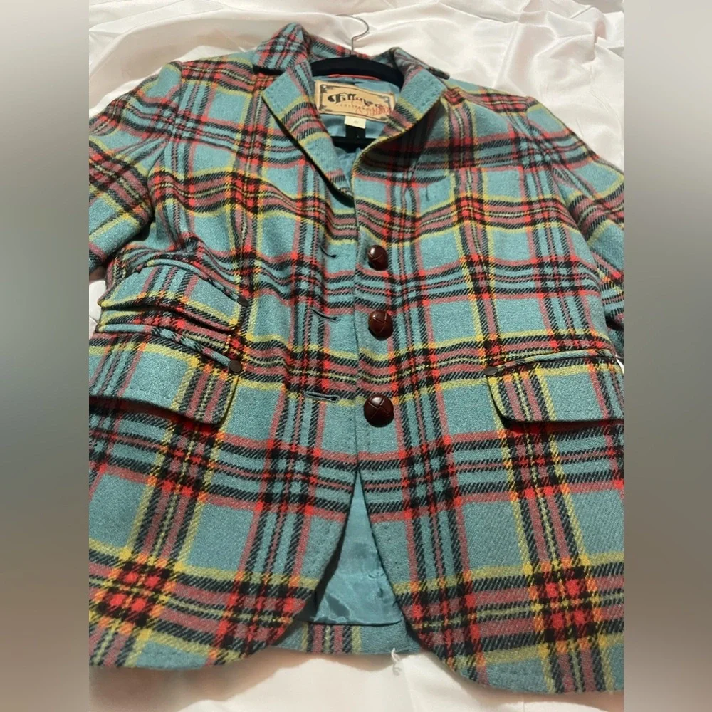 Selling a rarely worn blazer jacket, wooden buttons and beautiful color pattern. - Picture 1 of 5